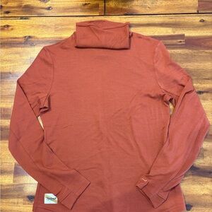 Tracksmith fells Turtleneck Top